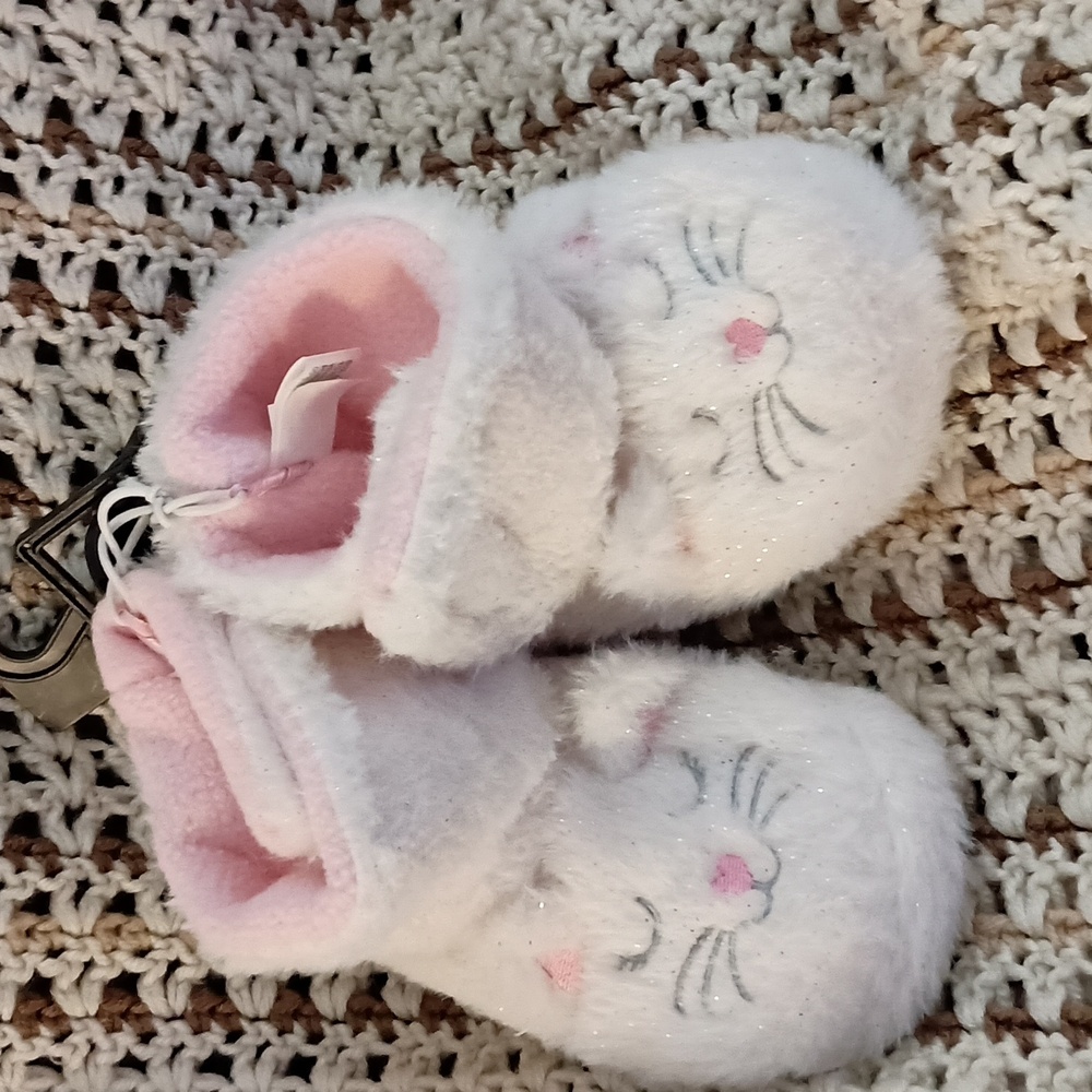 Toddler slippers  6/7